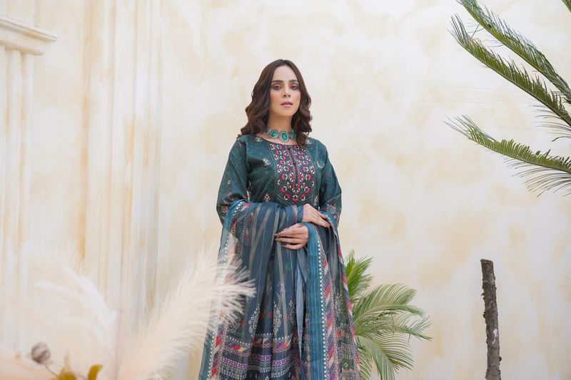 Coral Mehndi Outfit
